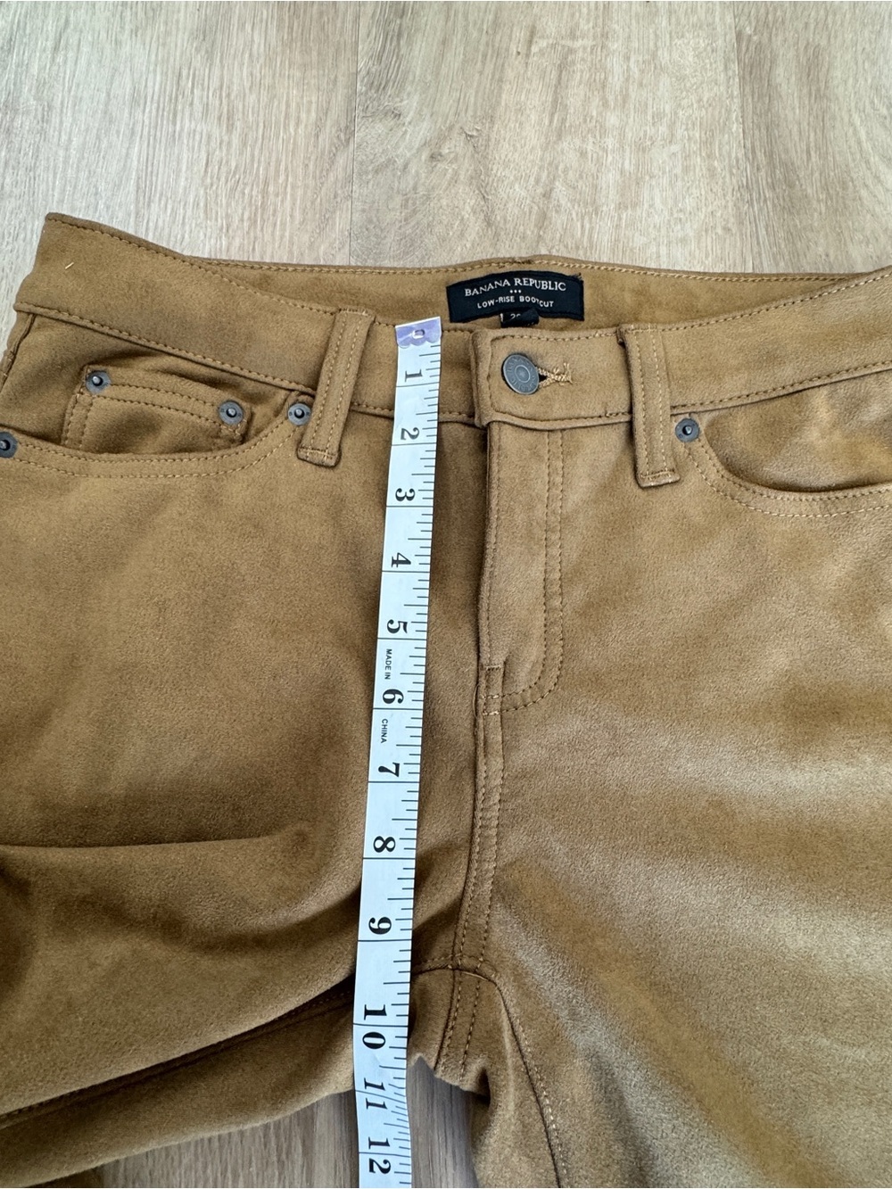 Banana Republic Factory VEGAN SUEDE LOW-RISE BOOTCUT PANT sz 28/6 - Picture 9 of 12